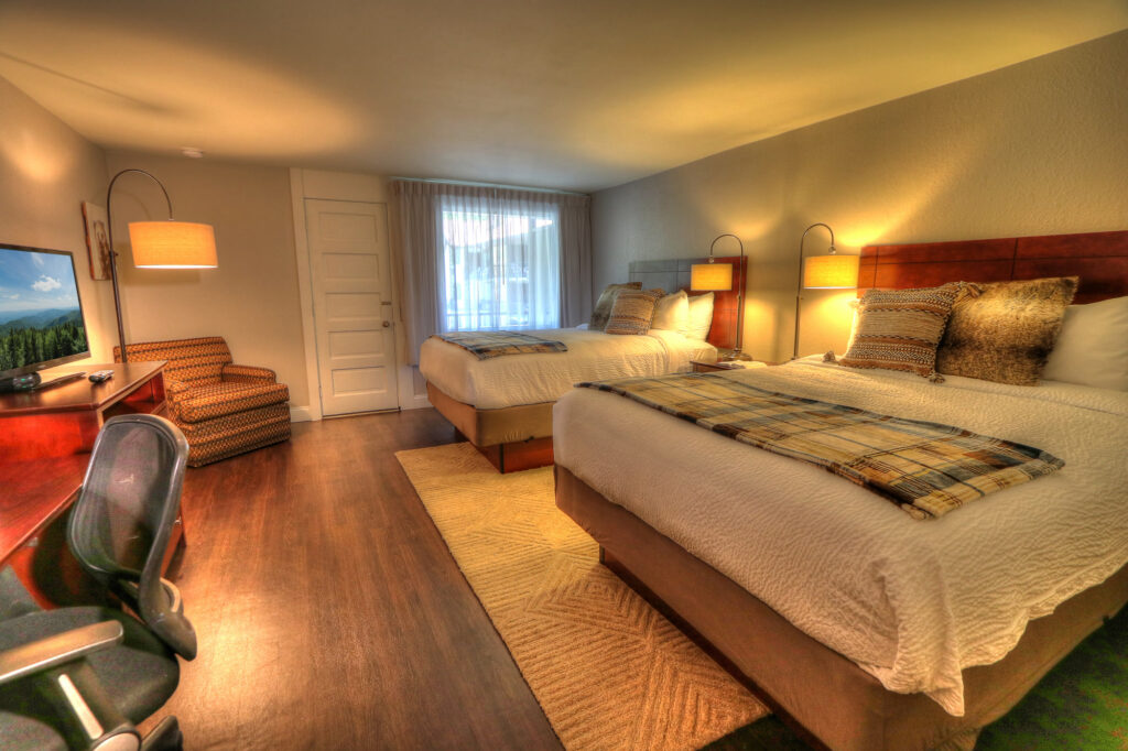 Standard Two Queen room with balcony at River Edge Inn