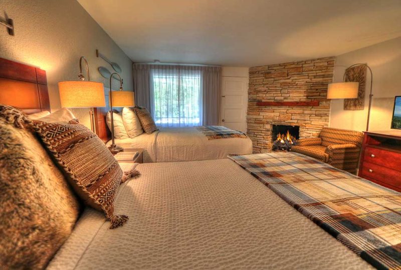 Deluxe Two Queen room with gas fireplace at River Edge Inn