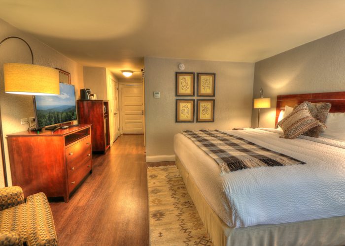 Deluxe King room with two-person jetted tub at River Edge Inn