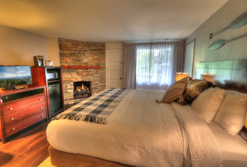 Deluxe King room with jetted tub and fireplace at River Edge Inn